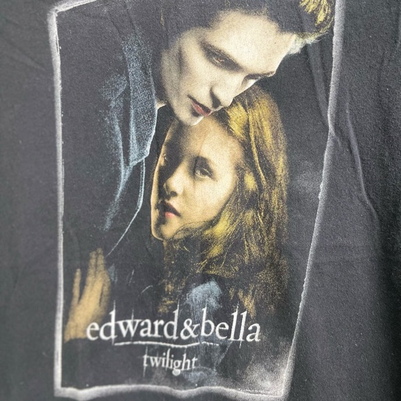Vintage 2008 Twilight Movie Edward & Bella T Shirt Size Womens XL - Picture 2 of 4